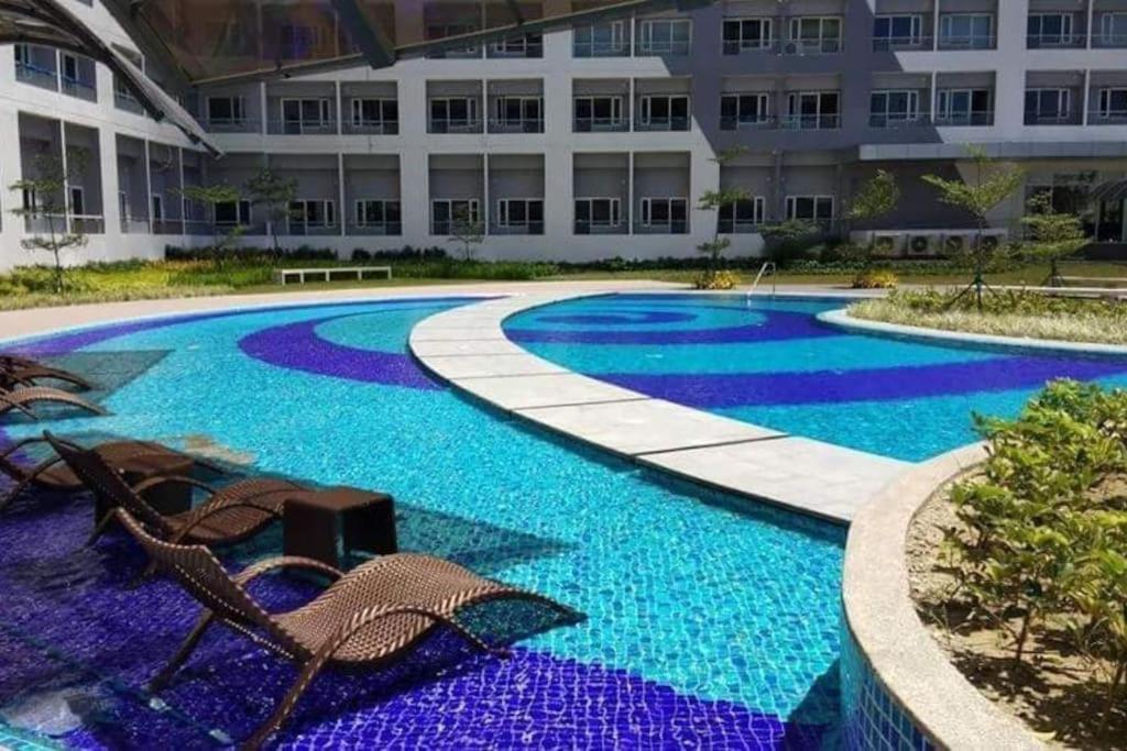 Trig Place At Grace Residence In Taguig City Манила Экстерьер фото